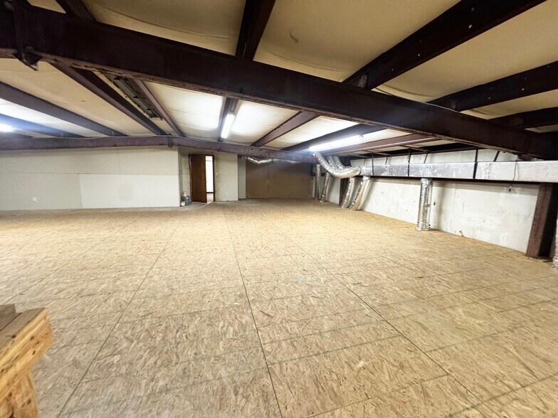 More Photos Of 9215 Thomasville Dr, Houston Warehouse For Lease