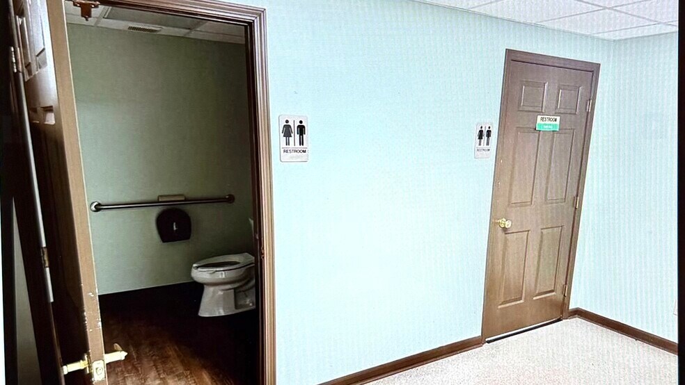 More Photos Of 2-12 NW 5th St, Richmond Storefront For Lease