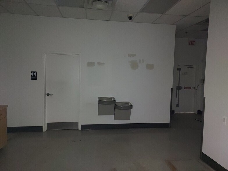 More Photos Of 17000-17030 Kercheval Ave, Grosse Pointe General Retail For Sale