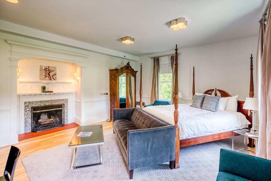 More Photos Of 2 Kemble St, Lenox Hotel For Sale