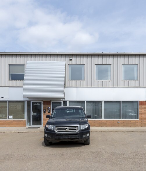 More Photos Of 380 Mackenzie Blvd, Fort McMurray Warehouse For Lease