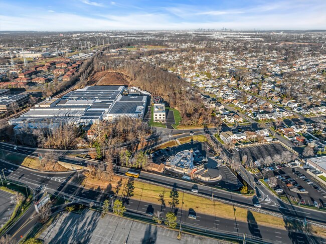 More Photos Of 374 Green St, Woodbridge Coworking Space