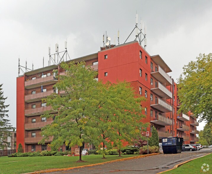 Primary Photo Of 20 Bradmon Dr, St Catharines Apartments For Sale