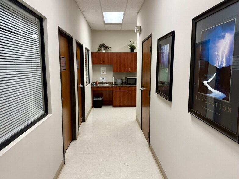 More Photos Of 110 E Barnett Dr, Cleburne Warehouse For Sale