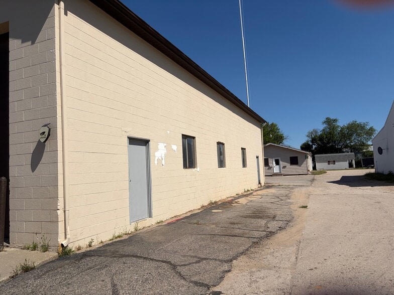 More Photos Of 1315 S Mission Rd, Mount Pleasant Service For Lease