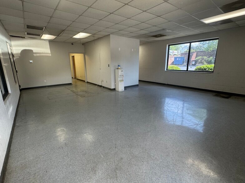 More Photos Of 2560 Old Glory Rd, Clemmons Auto Repair For Lease