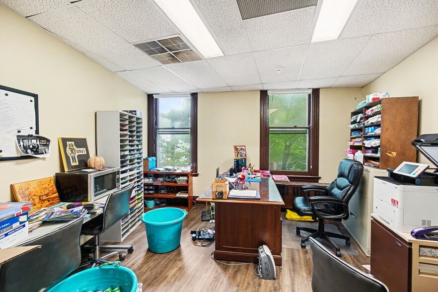 More Photos Of 1002 Monmouth St, Newport Office Residential For Sale