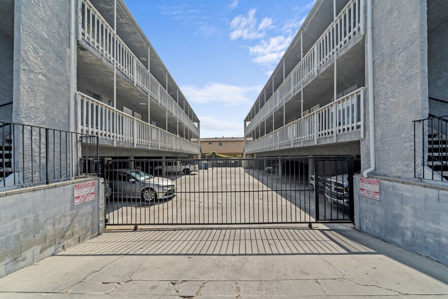 More Photos Of 18356 Napa St, Northridge Apartments For Sale