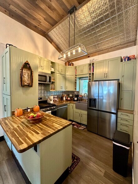 More Photos Of 4265 Goose Point Rd, Bassett Marina For Sale