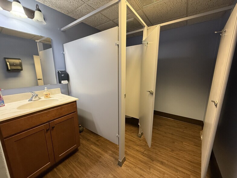 More Photos Of 6135 N American Ln, De Forest Warehouse For Lease