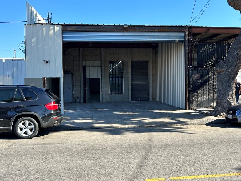 More Photos Of 544 Stanford Ave, Los Angeles Warehouse For Lease
