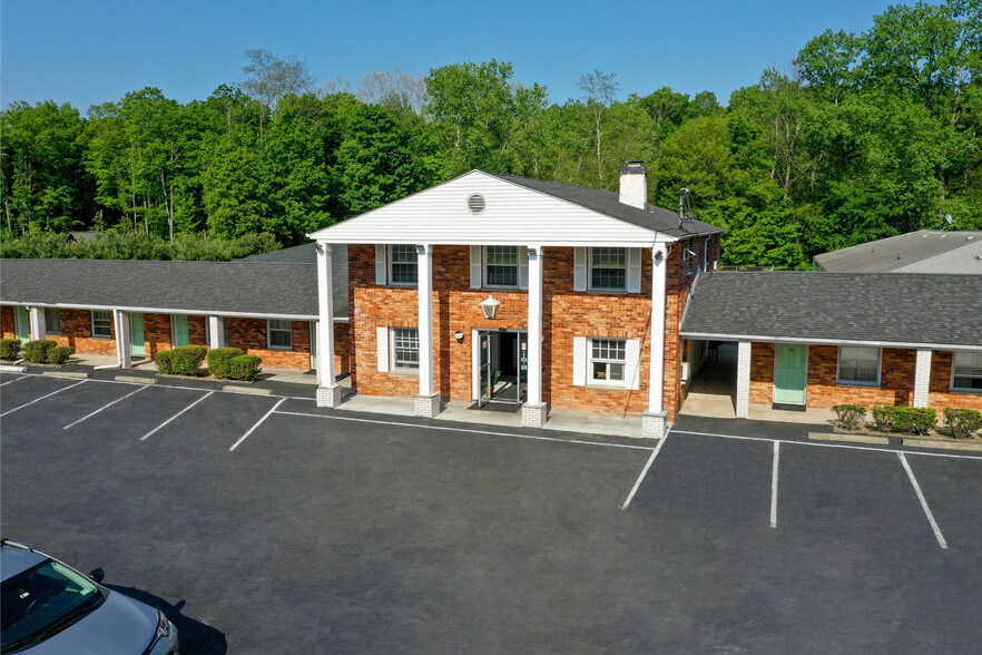 More Photos Of 4100 Albany Post Rd, Hyde Park Hotel For Sale