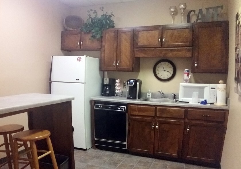 More Photos Of 160 Hawthorne Park, Athens Medical For Sale