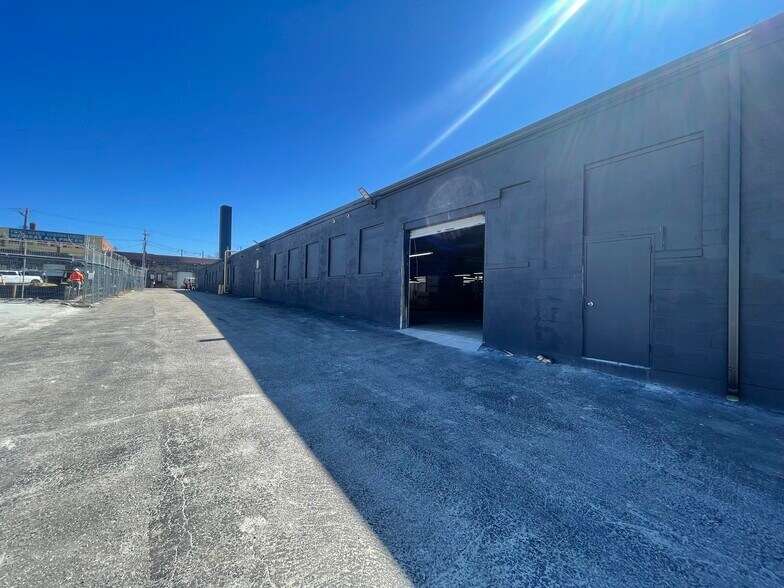 More Photos Of 330 N Warwick Ave, Baltimore Warehouse For Lease