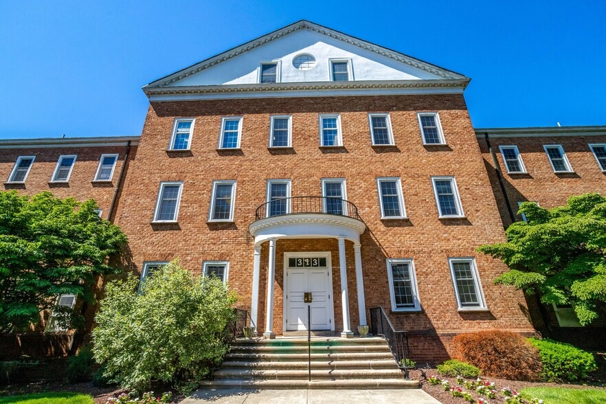 Primary Photo Of 313 Park Ave, Falls Church Medical For Sale