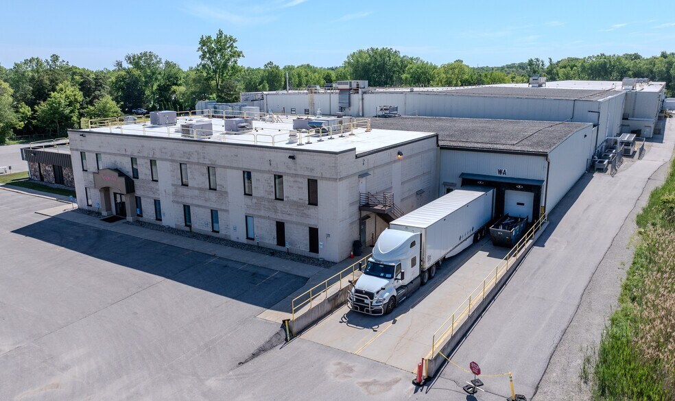 More Photos Of 13190 Velp Ave, Suamico Warehouse For Lease
