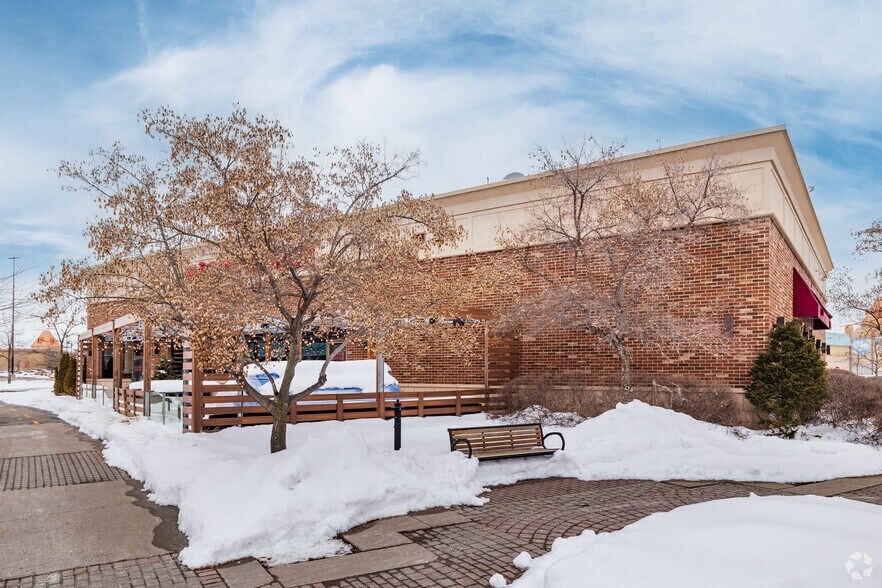 More Photos Of 2800-2860 Prom Saint-Honoré, Boisbriand Unknown For Lease