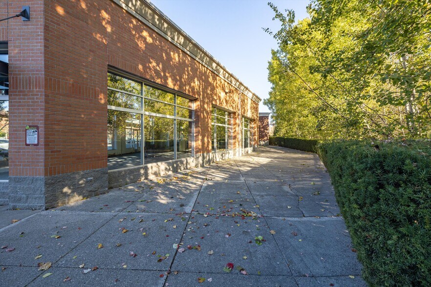 More Photos Of 2900 Woburn St, Bellingham Unknown For Lease