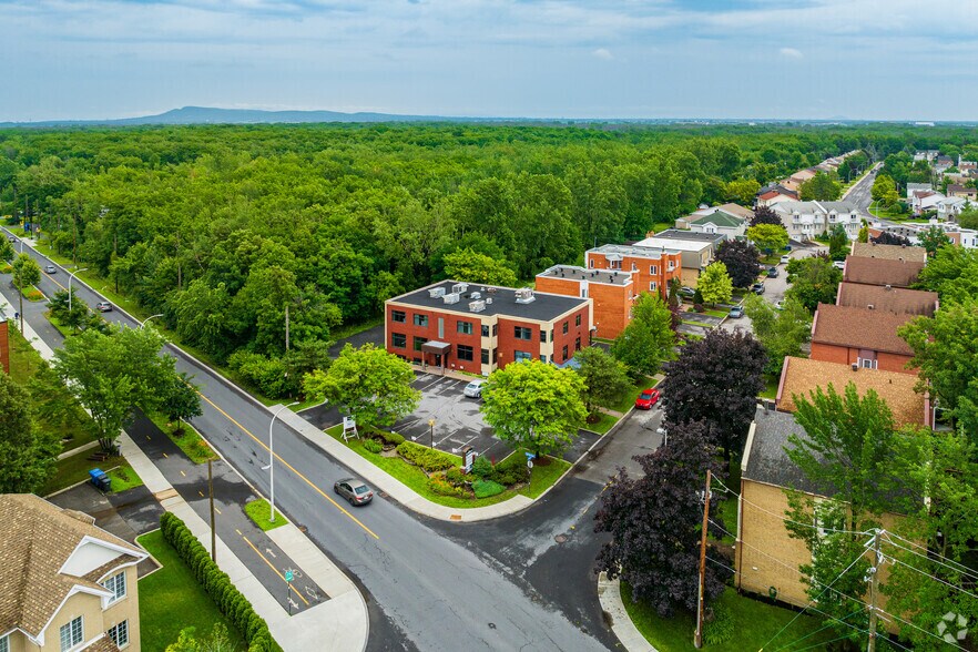More Photos Of 2160 Ch Du Tremblay, Longueuil Medical For Lease