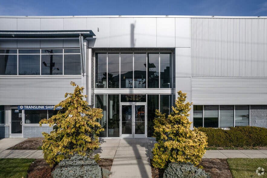 More Photos Of 600 Meadowlands Pky, Secaucus Light Distribution For Lease