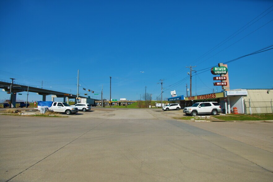 More Photos Of 1800 Storey Ln, Dallas Convenience Store For Sale