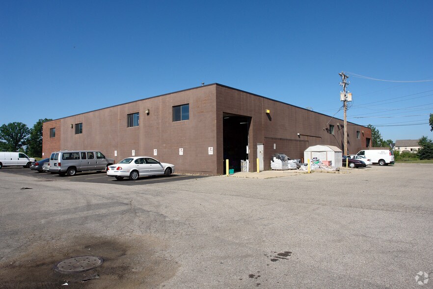More Photos Of 1960 W West Maple Rd, Commerce Township Warehouse For Lease