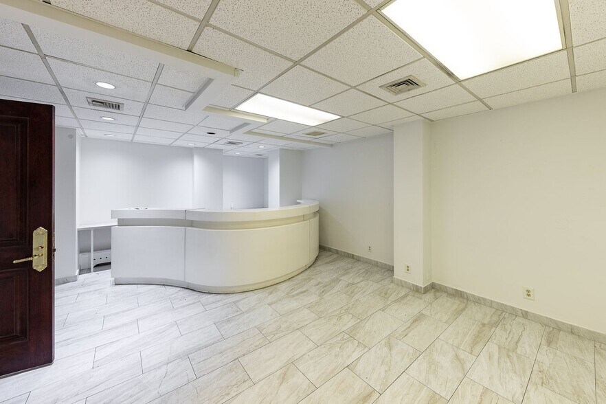 More Photos Of 134 W 58th St, New York Apartments For Lease