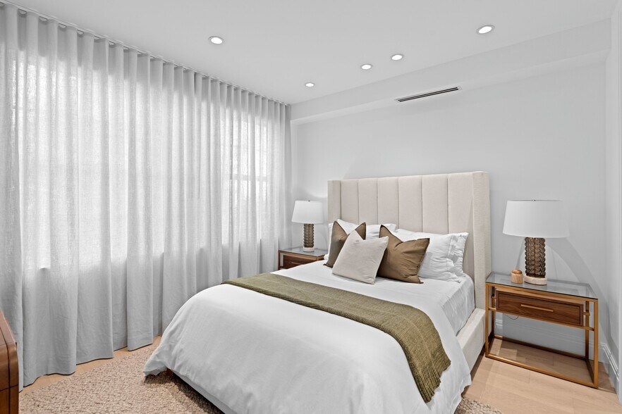 More Photos Of 255 Royal Poinciana Way, Palm Beach Storefront Retail Residential For Sale