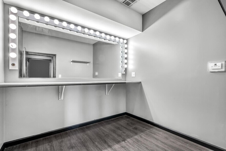 More Photos Of 5727 W Adams Blvd, Los Angeles Warehouse For Sale