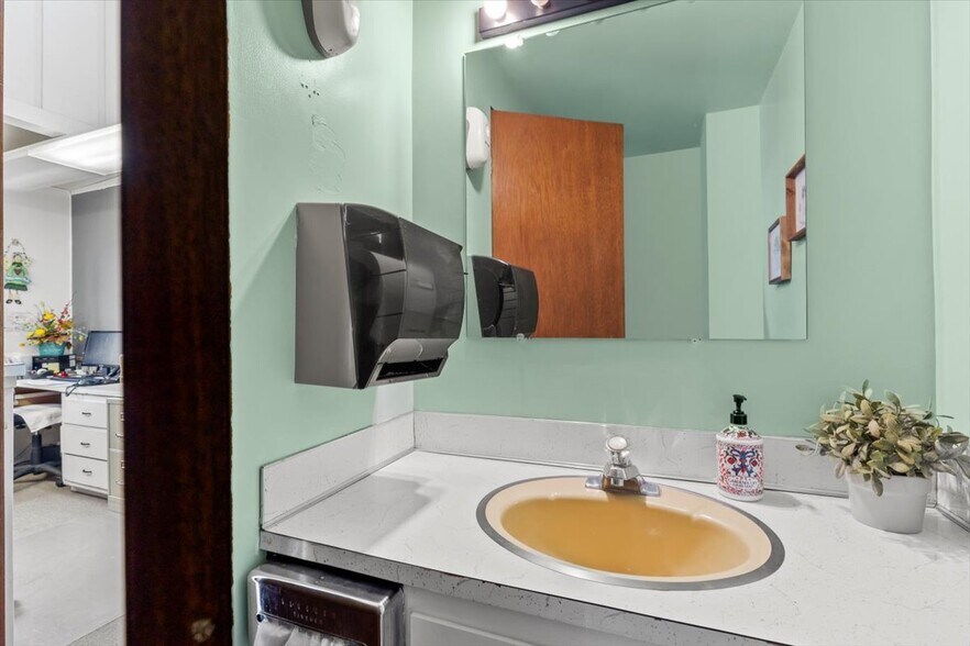 More Photos Of 781 Roza Dr, Zillah Healthcare For Sale