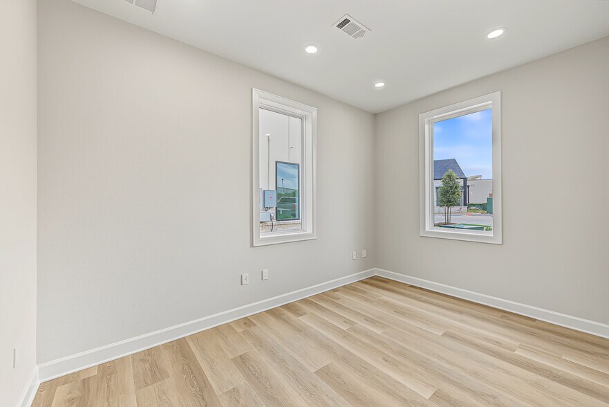 More Photos Of 8503 Union Chappel Rd, Fulshear Office For Sale