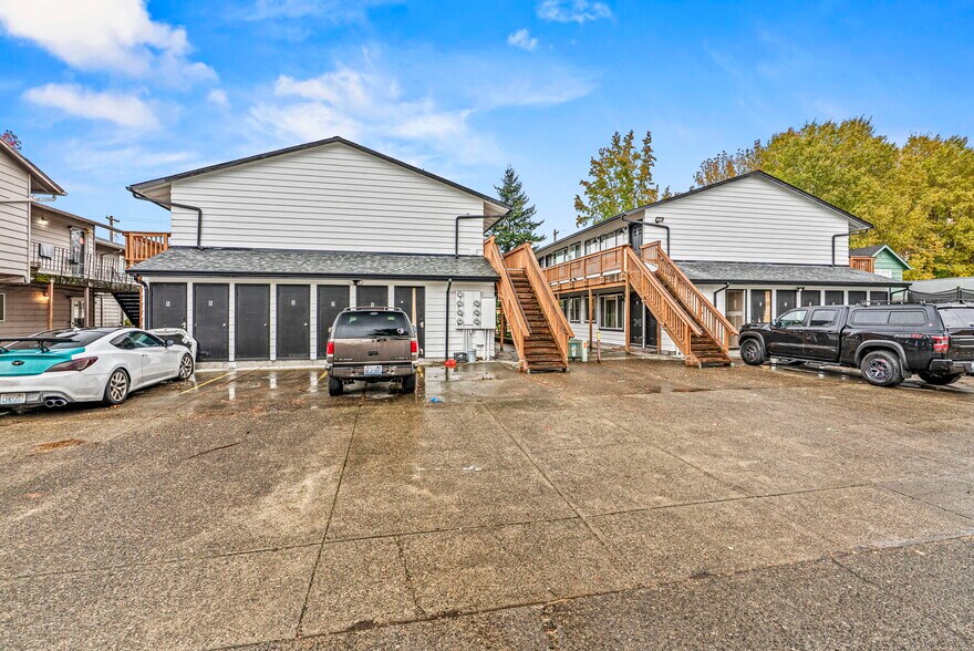 More Photos Of 947 7th Ave, Longview Apartments For Sale