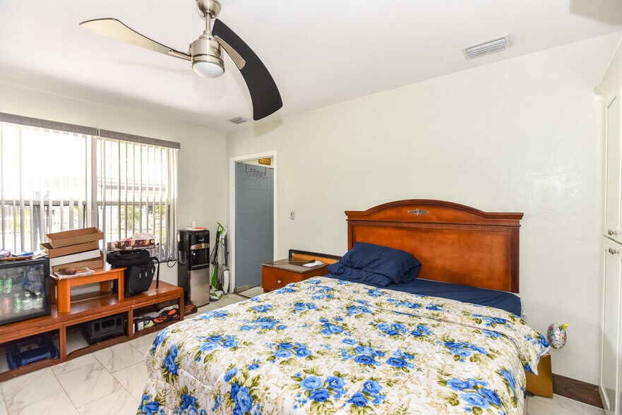 More Photos Of 1020 S Ridgewood Ave, Daytona Beach Hotel For Sale
