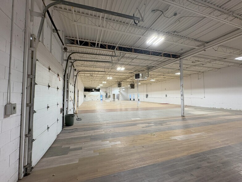 More Photos Of 2710 Lancaster Rd, Ottawa Warehouse For Sale
