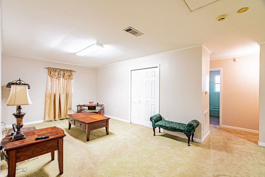 More Photos Of 2800 Lake Villa Dr, Metairie Flex For Sale