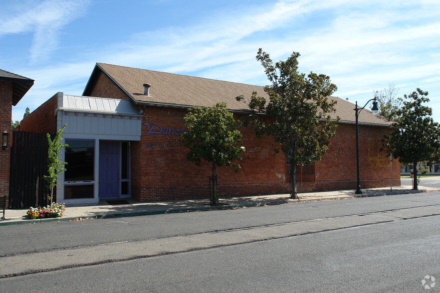 Primary Photo Of 242 E Oak Ave, Visalia Freestanding For Sale