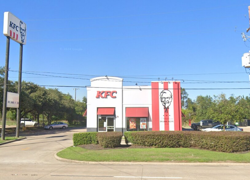 More Photos Of 8090 College St, Beaumont Freestanding For Lease