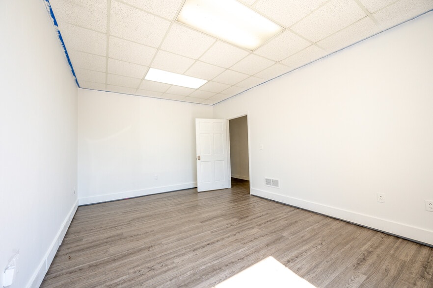 More Photos Of 565-595 Garden Walk Blvd, Atlanta Freestanding For Lease