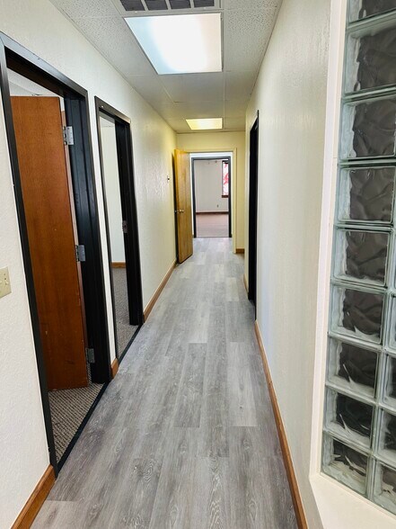 More Photos Of 11102 N Stratford Dr, Oklahoma City Office For Sale
