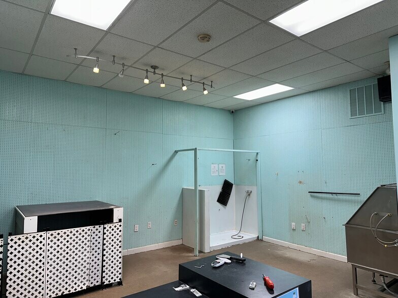 More Photos Of 574 W Main St, Plymouth Office Residential For Lease