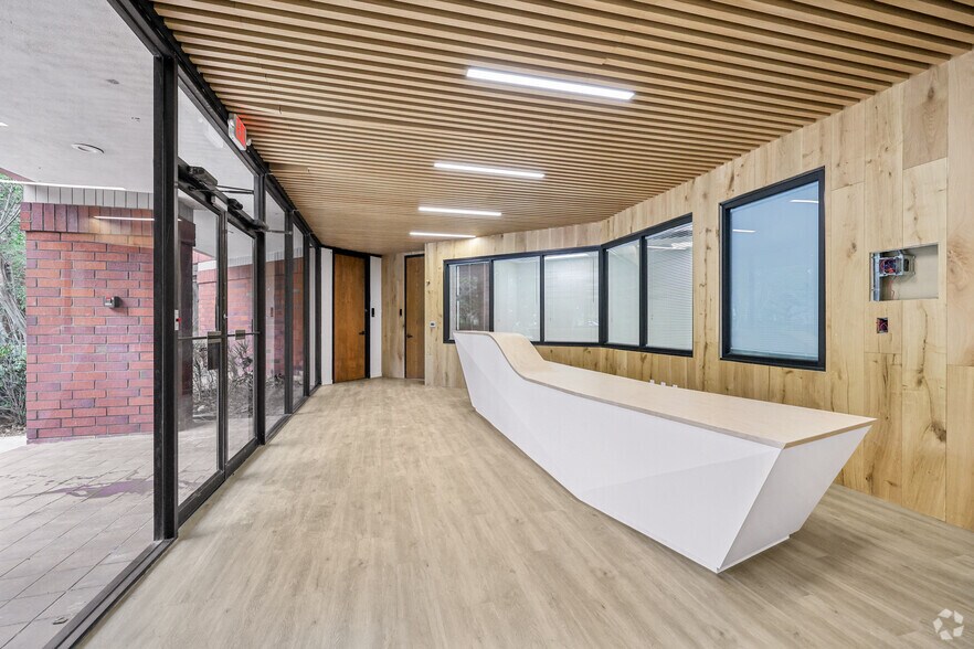 More Photos Of 16001 Bay Vista Dr, Clearwater Office For Lease