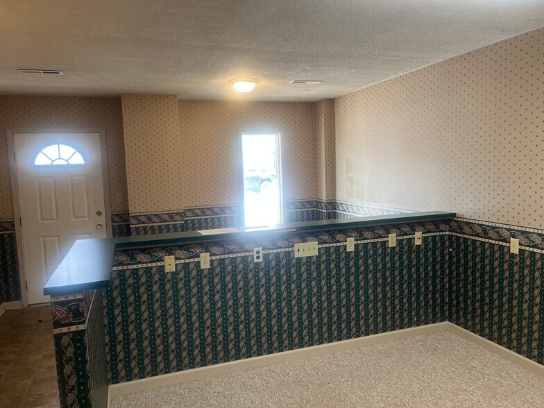 More Photos Of 5 S Main St, Frankfort Office For Lease