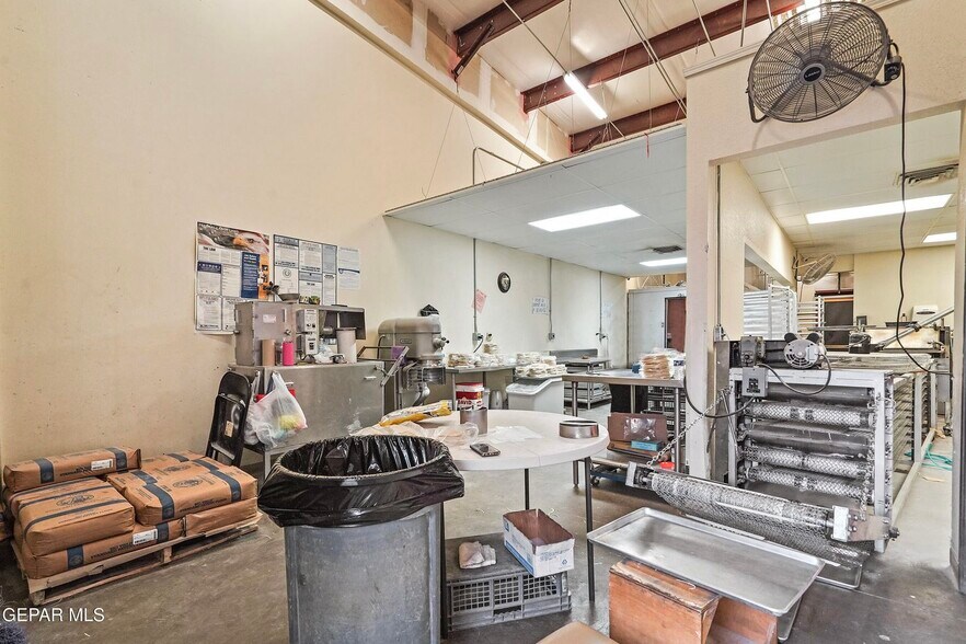 More Photos Of 109 Seneca Dr, El Paso Warehouse For Sale