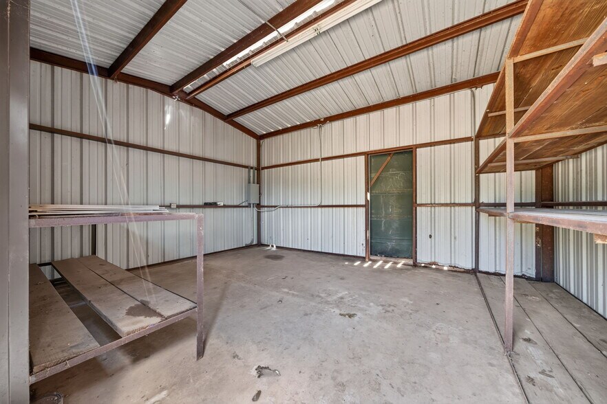 More Photos Of 2234 Highway 90 w, Castroville Flex For Sale