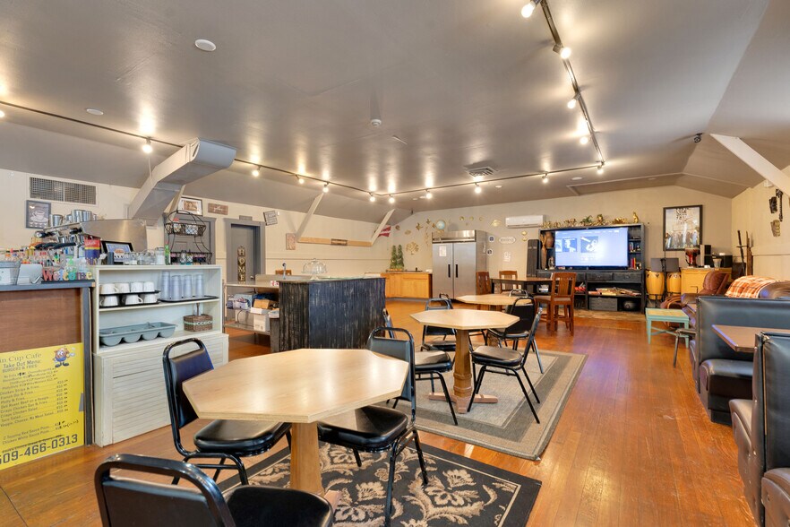 More Photos Of 10013 W Charles Rd, Nine Mile Falls Restaurant For Lease