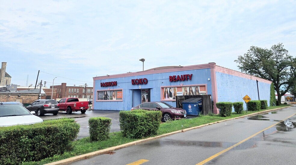 Primary Photo Of 354 N Chicago St, Joliet Freestanding For Sale