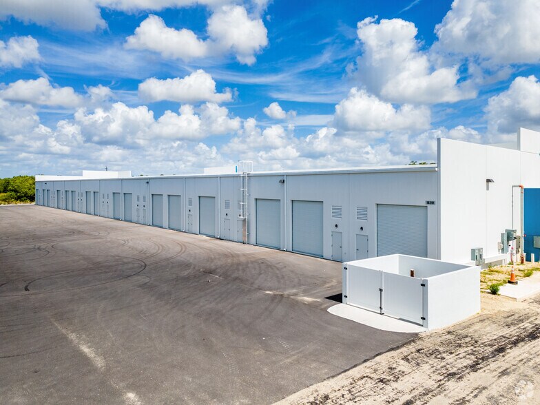 More Photos Of 16321 Domestic Ave, Fort Myers Industrial For Lease