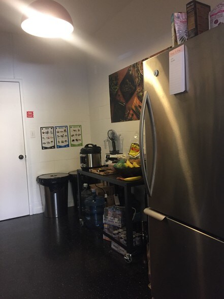 More Photos Of 1461-1467 Park Ave, Emeryville Manufacturing For Lease