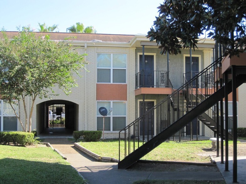 More Photos Of 1325 Cedar Post Ln, Houston Apartments For Sale