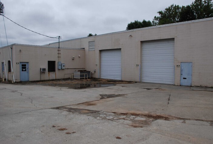 More Photos Of 2310 Magnolia Rd, Richmond Service For Lease